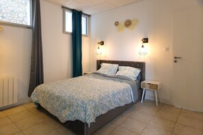 1 chambre, fer et planche à repasser, Wi-Fi gratuit, draps fournis