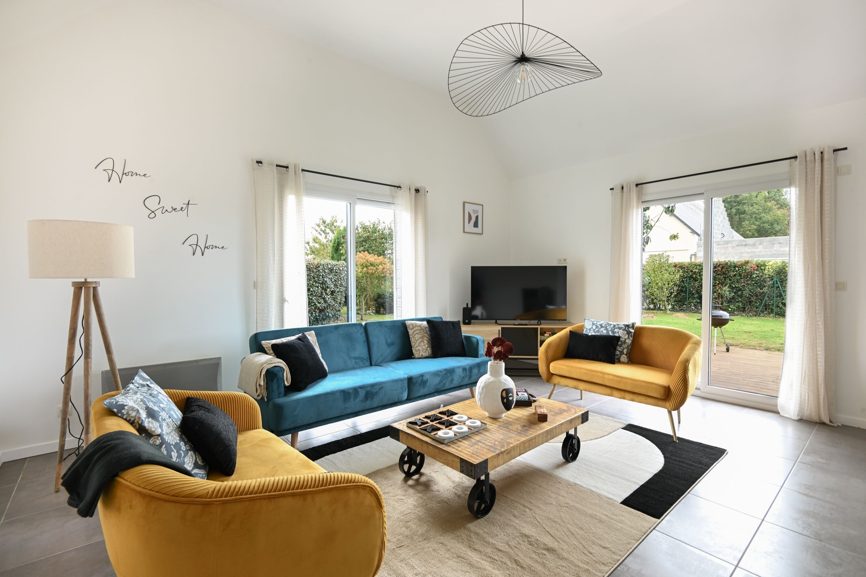 Télévision, chaîne hi-fi