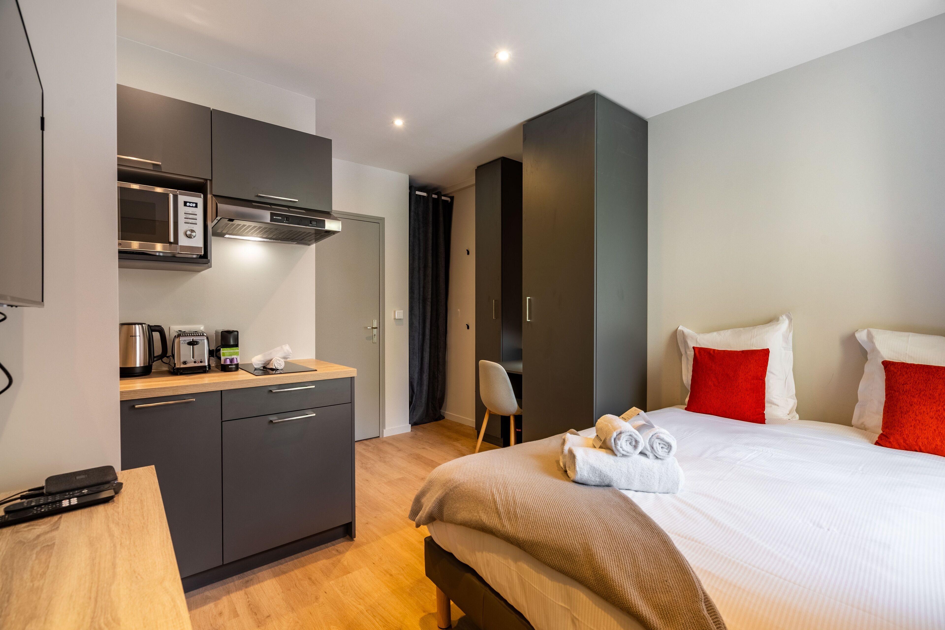 Een strijkplank/strijkijzer, gratis wifi, beddengoed