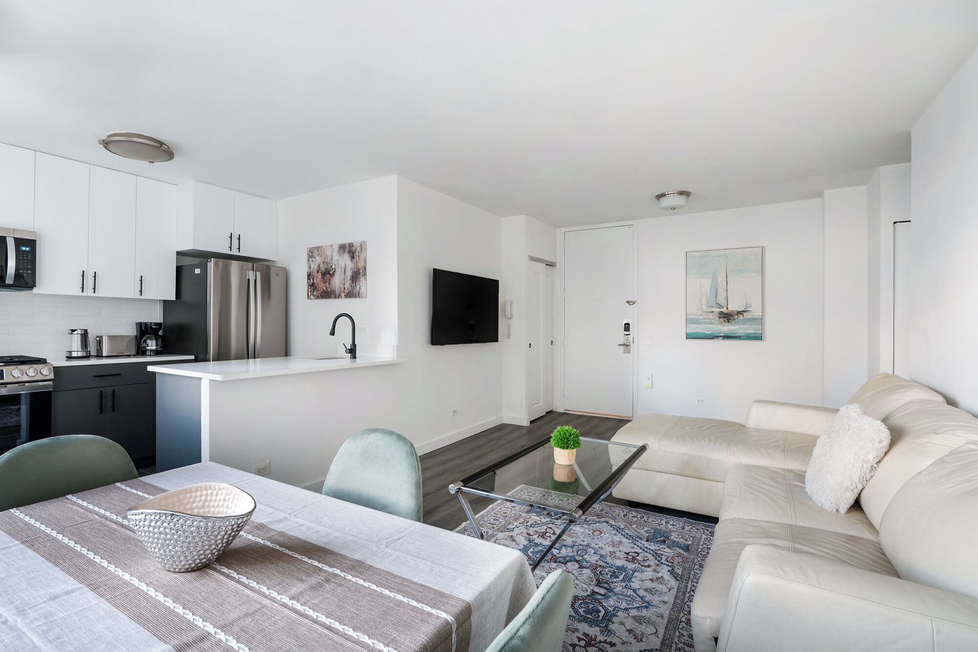 Apartamento família, 1 quarto, cozinha | Área de estar | Smart TV 55 polegadas com canais a cabo