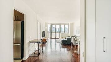 Family Apartment, 2 Bedrooms, Kitchen, City View | Living area
