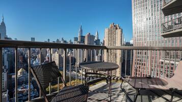 Family Apartment, 3 Bedrooms, Kitchen, City View | Terrace/patio