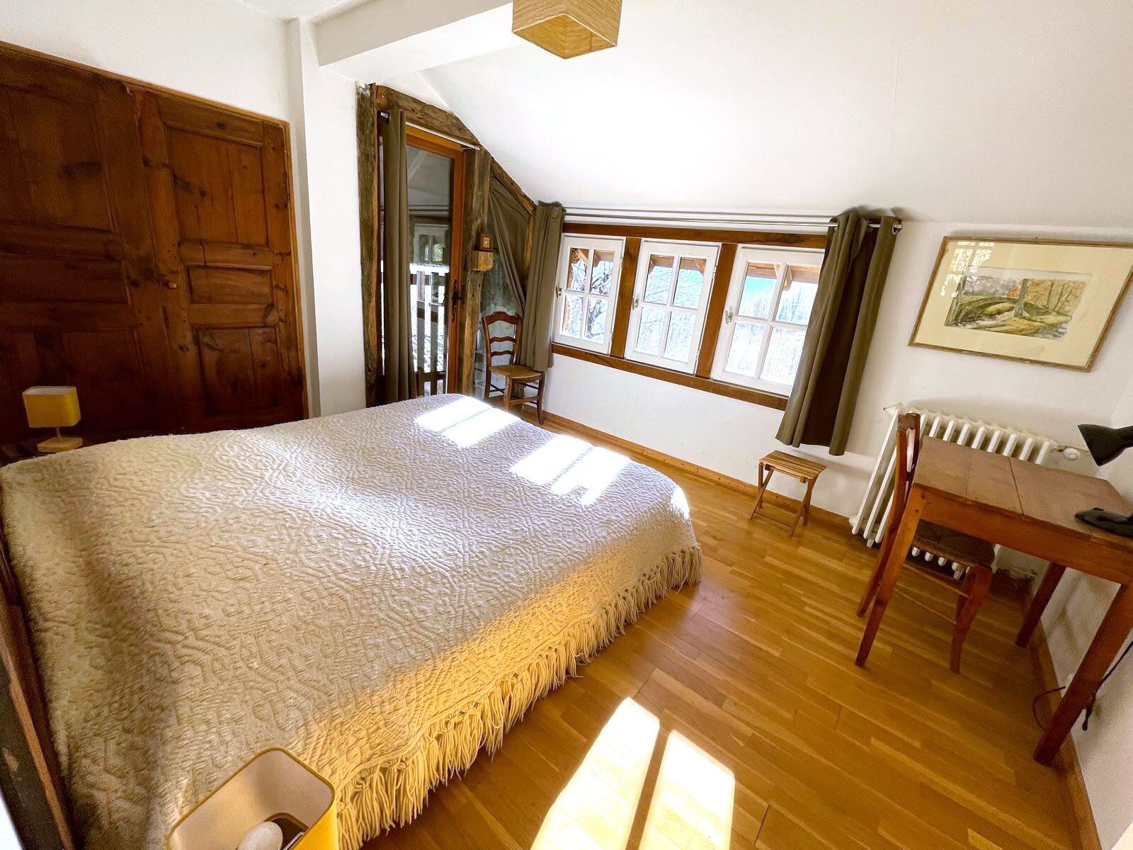 5 bedrooms, iron/ironing board, travel cot, free WiFi