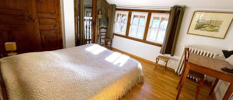 5 chambres, fer et planche à repasser, lit parapluie, Wi-Fi gratuit