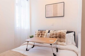 1 habitación, tabla de planchar con plancha, wifi y ropa de cama 