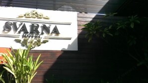A sign for the Svarna Hotel with a modern design and a logo above the name. - Svarna Hotel (Bali)