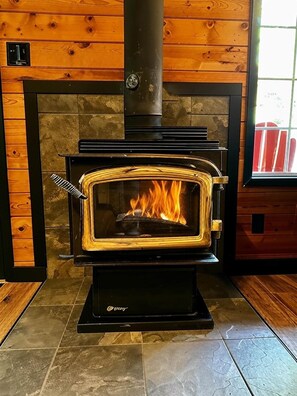 Interior - Grizzly Bear Cabin # 2. (Central Kootenay)