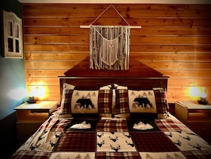 WiFi - Grizzly Bear Cabin # 2. (Central Kootenay)