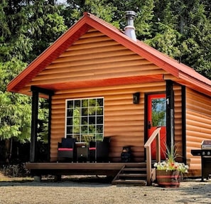 Exterior - Black Bear Cabin # 1. (Nakusp)