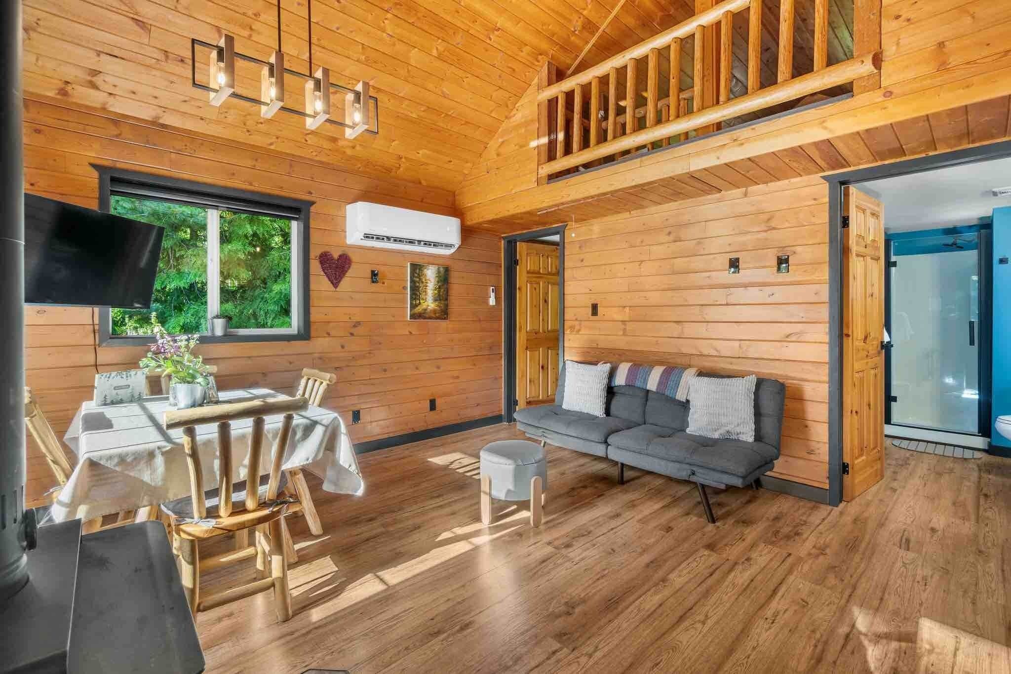 Black Bear Cabin # 1. - Nakusp