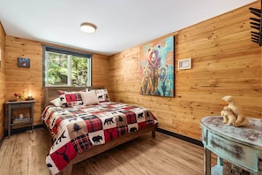In-room safe, WiFi, bed sheets