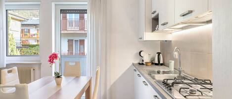 Refrigerador, microondas, parrilla de estufa y lavavajillas