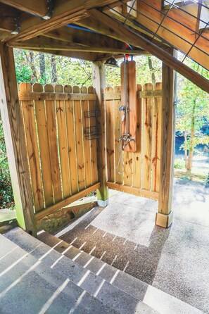 Property grounds - Maplewood Greystone : Charming Mentone on Lake Lahusage (Mentone)