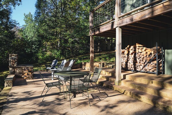 Outdoor dining - Maplewood Greystone : Charming Mentone on Lake Lahusage (Mentone)