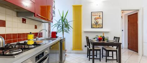 Réfrigérateur, four, plaque de cuisson, lave-vaisselle