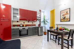 Fridge, oven, stovetop, dishwasher