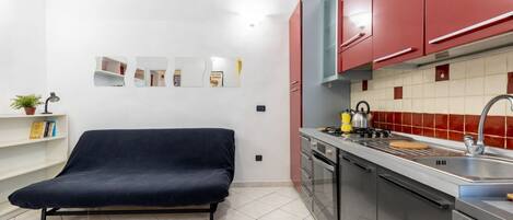 冷蔵庫、オーブン、コンロ、食器洗い機