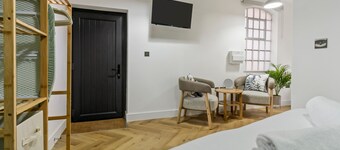 Pippin - BRAND NEW stylish studio apartment in the hub of Worcester City Centre