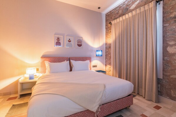 Deluxe Double Room, City View | In-room safe, laptop workspace, soundproofing, iron/ironing board