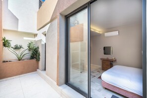 Deluxe Double Room | Peti besi dalam bilik, ruang kerja komputer riba, kalis bunyi 