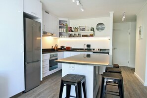 Apartment, 2 Bedrooms | Private kitchen