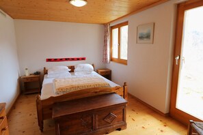 4 chambres, fer et planche à repasser, draps fournis
