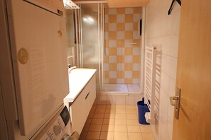 Shower, towels