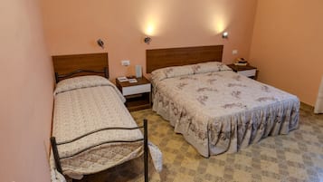 2 bedrooms, iron/ironing board, WiFi