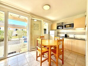 Refrigerador, microondas, horno, cafetera/tetera