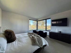 3 bedrooms, desk, iron/ironing board, WiFi - Monthly Rental on Tetherow Golf | HotTub | E-Bikes (Tetherow)