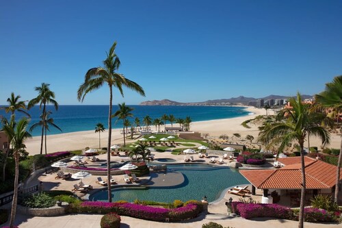 Beachfront 1-bedroom apartment in delightful Los Cabos, Resort Access