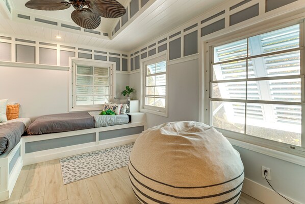 4 bedrooms, desk, iron/ironing board, travel cot