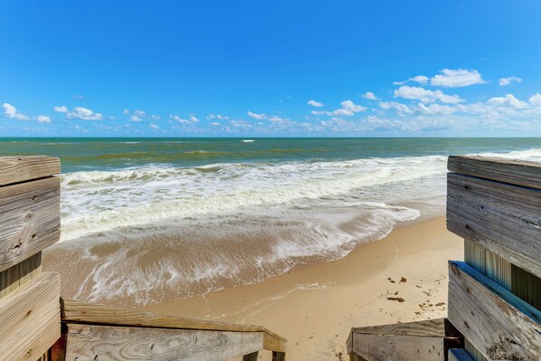 Beach nearby - Walk to Wabasso Beach: Home w/ Hot Tub & Bikes (Vero Beach)