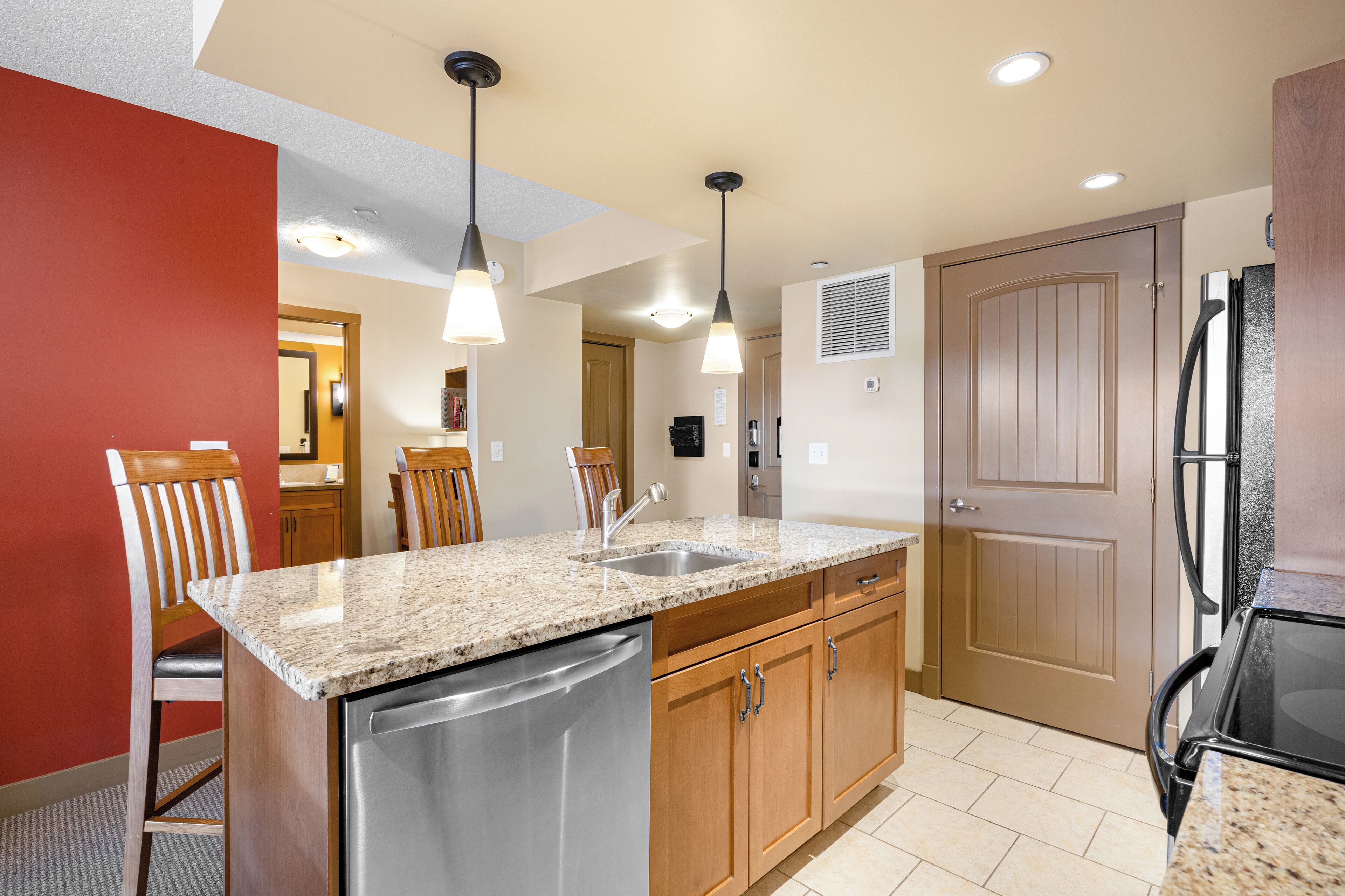 ميكروويف، فرن، موقد طهي مسطح، غسالة أطباق