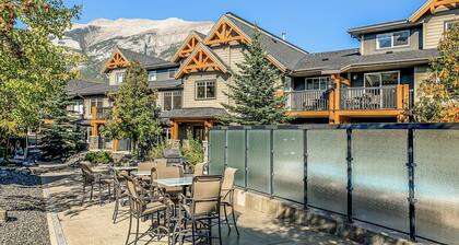 Cozy 1-bedroom condo in Dead Man's Flats with outdoor hot tub and pet friendly