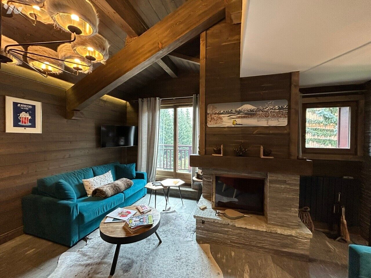 Smart TV, fireplace, books