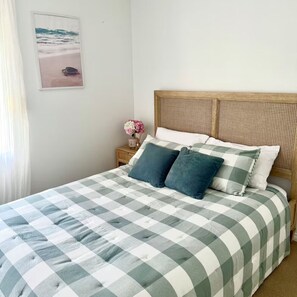 3 bedrooms, iron/ironing board, Internet, bed sheets