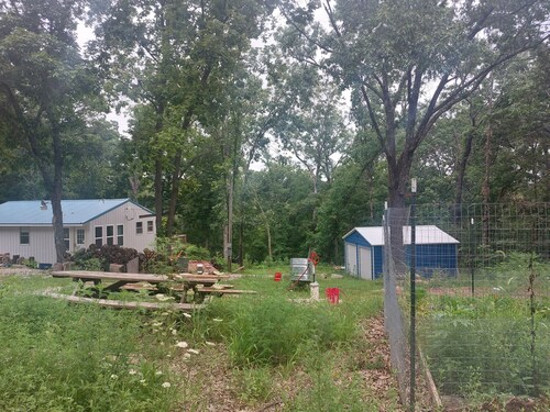 Rustic, stylish cabin close to wineries and State Parks in Ste. Genevieve County