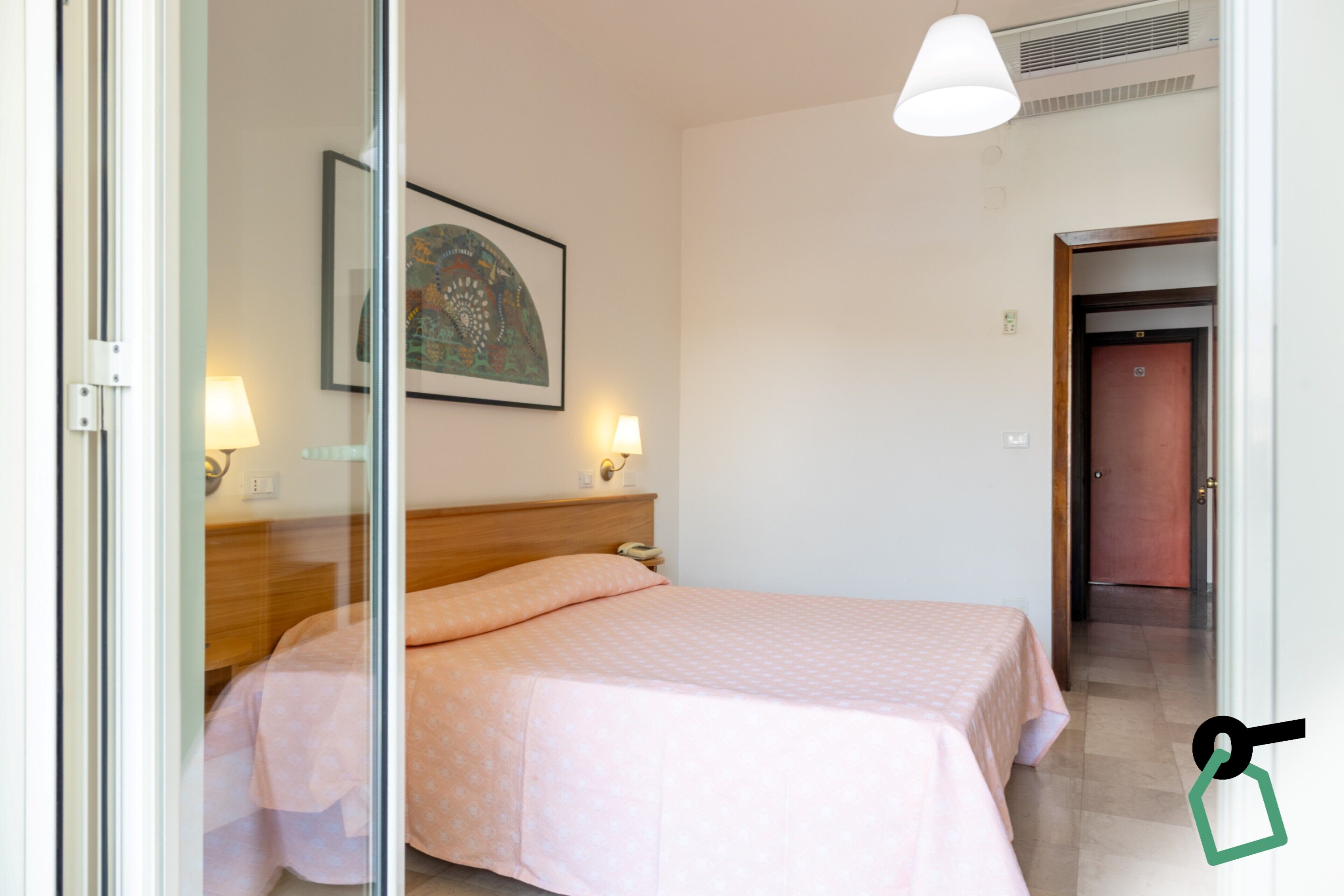 Minibar, in-room safe, free WiFi, bed sheets