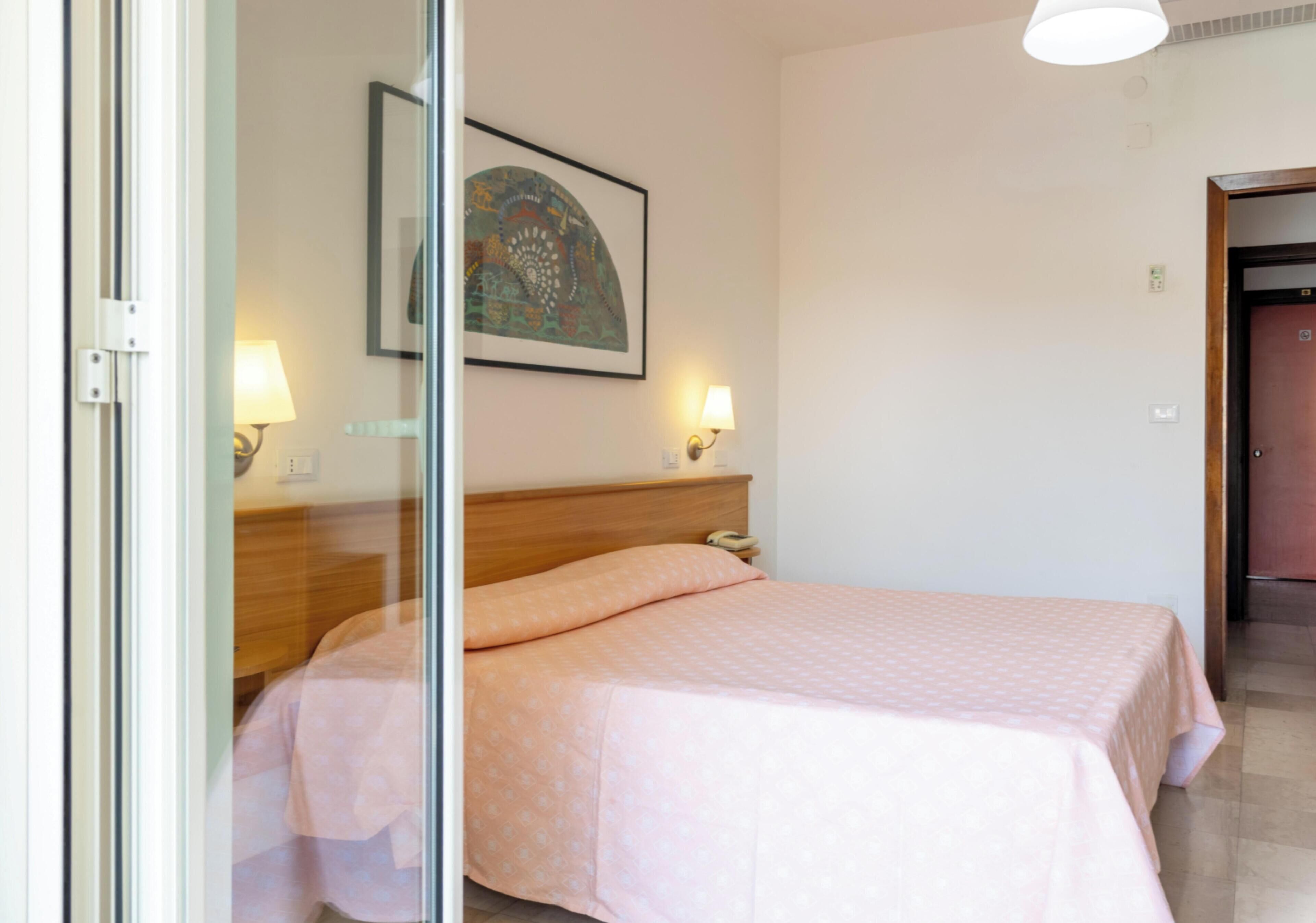 Minibar, in-room safe, free WiFi, bed sheets