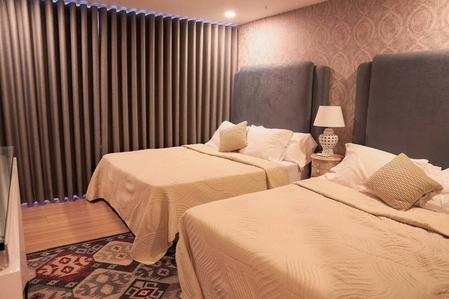 5 bedrooms, in-room safe, desk, iron/ironing board