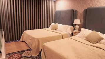 5 bedrooms, in-room safe, desk, iron/ironing board