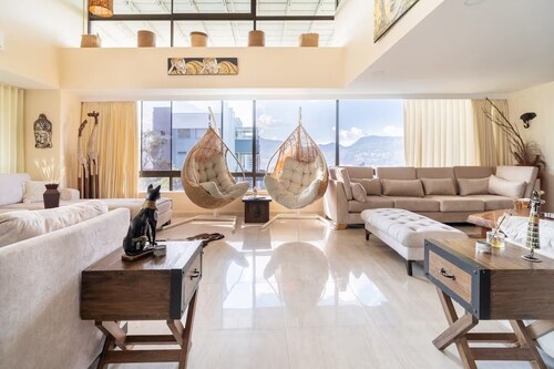 Spacious 5-bedroom PenthHouse in lovely Medellín with AC