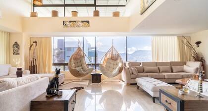 Spacious 5-bedroom PenthHouse in lovely Medellín with AC