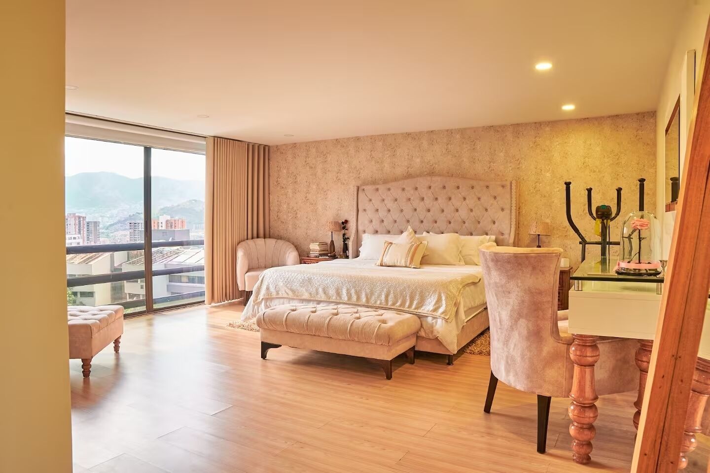 5 bedrooms, in-room safe, desk, iron/ironing board