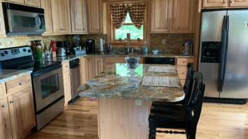 ثلاجة، ميكروويف، فرن، موقد طهي مسطح