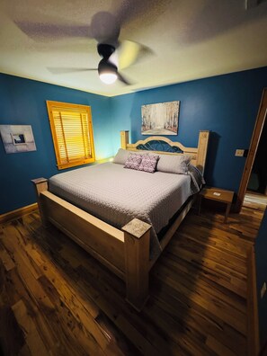 5 bedrooms, desk, iron/ironing board, travel crib
