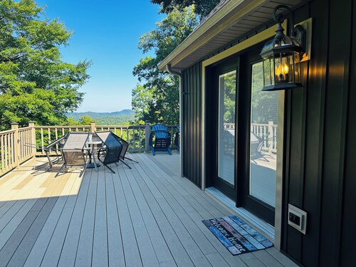 Spacious 5-bedroom house in lovely Mount Nebo with Hot Tub with lake views