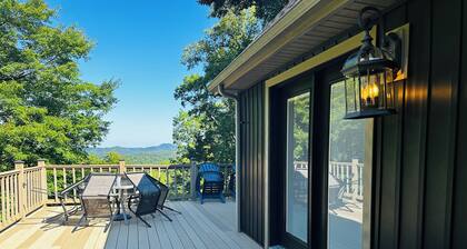 Spacious 5-bedroom house in lovely Mount Nebo with Hot Tub with lake views