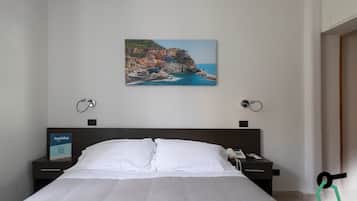 Camera doppia | Una cassaforte in camera, culle/letti per bambini (a pagamento)